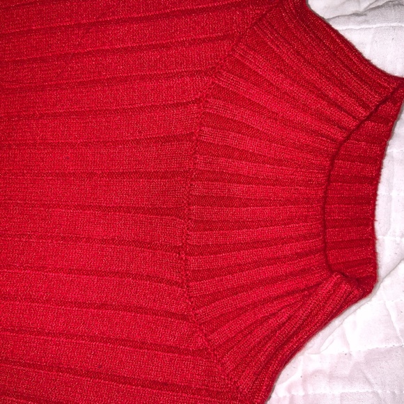 red ribbed style turtleneck sweater - Picture 3 of 4